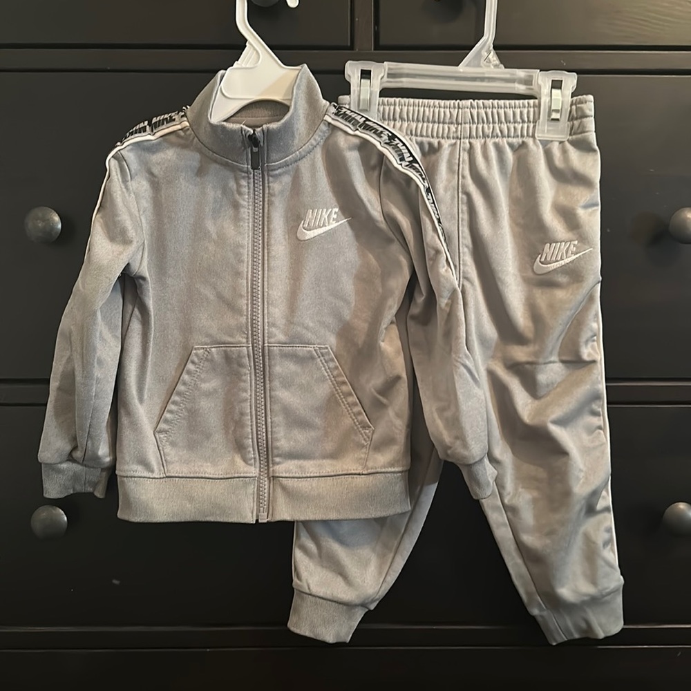 Nike baby tracksuit in grey sz 24m